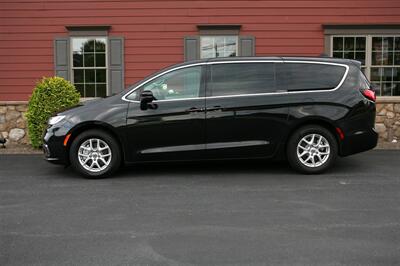 2023 Chrysler Pacifica Touring L - Photo 4 - Strasburg, PA 17579
