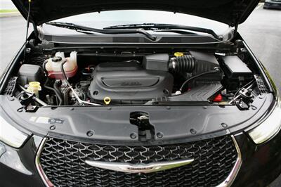 2023 Chrysler Pacifica Touring L - Photo 7 - Strasburg, PA 17579