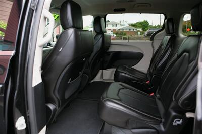 2023 Chrysler Pacifica Touring L - Photo 14 - Strasburg, PA 17579