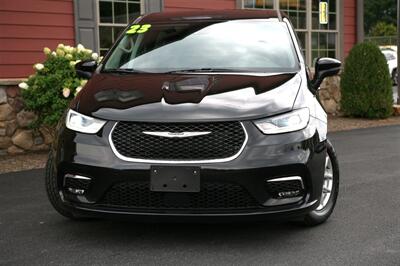 2023 Chrysler Pacifica Touring L - Photo 2 - Strasburg, PA 17579