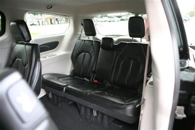2023 Chrysler Pacifica Touring L - Photo 15 - Strasburg, PA 17579