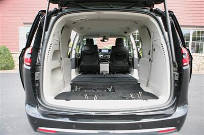 2023 Chrysler Pacifica Touring L - Photo 18 - Strasburg, PA 17579