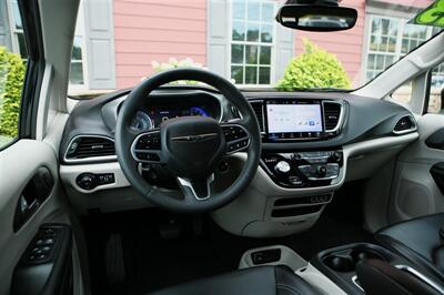2023 Chrysler Pacifica Touring L - Photo 13 - Strasburg, PA 17579