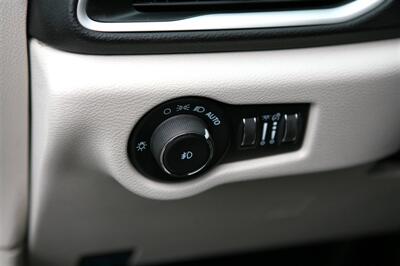 2023 Chrysler Pacifica Touring L - Photo 12 - Strasburg, PA 17579