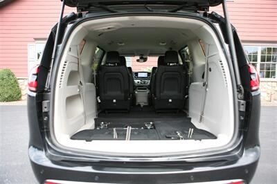 2023 Chrysler Pacifica Touring L - Photo 17 - Strasburg, PA 17579