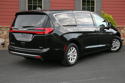 2023 Chrysler Pacifica Touring L - Photo 5 - Strasburg, PA 17579