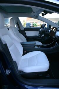 2018 Tesla Model 3 Long Range   - Photo 15 - Strasburg, PA 17579