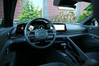 2024 Hyundai ELANTRA SEL   - Photo 11 - Strasburg, PA 17579