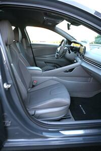 2024 Hyundai ELANTRA SEL   - Photo 15 - Strasburg, PA 17579
