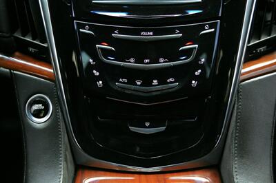 2016 Cadillac Escalade Luxury Collection   - Photo 28 - Strasburg, PA 17579