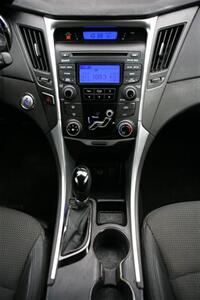 2012 Hyundai Sonata SE   - Photo 18 - Strasburg, PA 17579