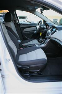 2016 Chevrolet Cruze Limited LS Auto   - Photo 15 - Strasburg, PA 17579