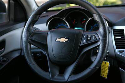 2016 Chevrolet Cruze Limited LS Auto   - Photo 17 - Strasburg, PA 17579