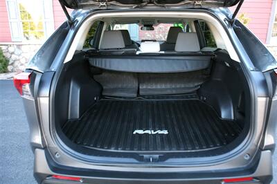 2021 Toyota RAV4 XLE AWD   - Photo 14 - Strasburg, PA 17579