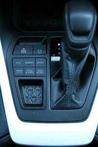 2021 Toyota RAV4 XLE AWD   - Photo 23 - Strasburg, PA 17579