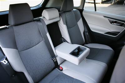 2021 Toyota RAV4 XLE AWD   - Photo 16 - Strasburg, PA 17579