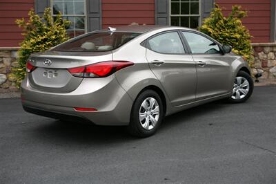 2016 Hyundai ELANTRA SE   - Photo 5 - Strasburg, PA 17579