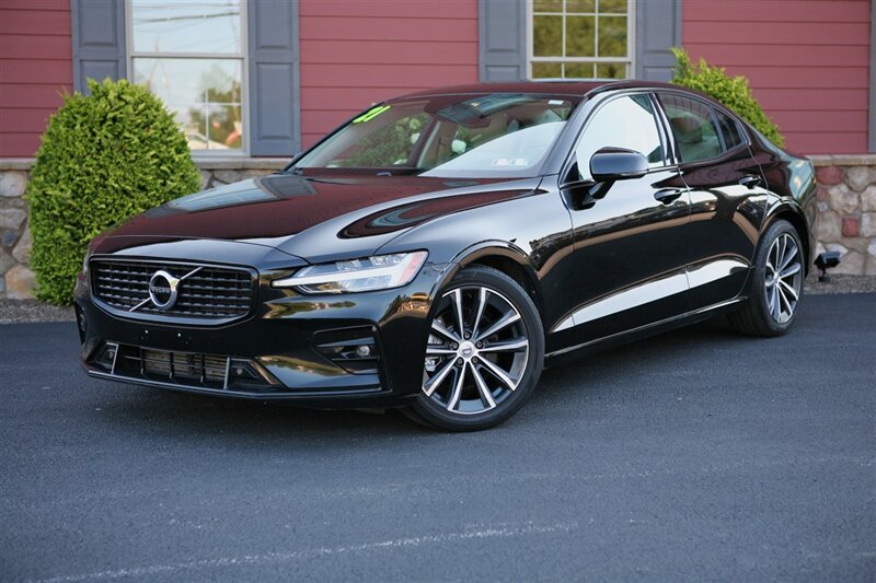 2021 Volvo S60 T5 Momentum AWD  