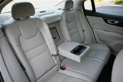 2021 Volvo S60 T5 Momentum AWD   - Photo 15 - Strasburg, PA 17579