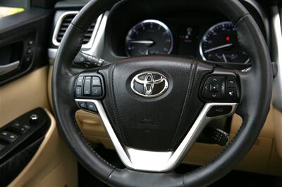 2014 Toyota Highlander Limited Platinum AWD - Photo 25 - Strasburg, PA 17579