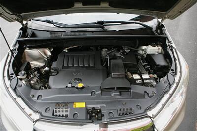 2014 Toyota Highlander Limited Platinum AWD - Photo 7 - Strasburg, PA 17579
