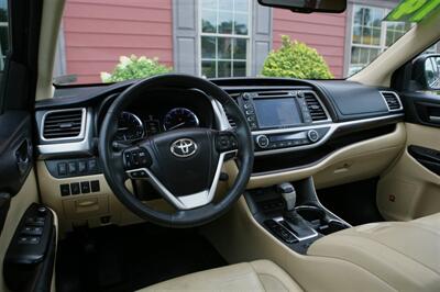 2014 Toyota Highlander Limited Platinum AWD - Photo 14 - Strasburg, PA 17579