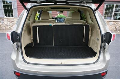 2014 Toyota Highlander Limited Platinum AWD - Photo 17 - Strasburg, PA 17579