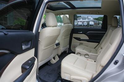 2014 Toyota Highlander Limited Platinum AWD - Photo 15 - Strasburg, PA 17579