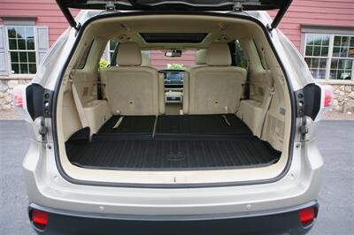 2014 Toyota Highlander Limited Platinum AWD - Photo 18 - Strasburg, PA 17579