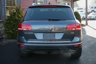 2016 Volkswagen Touareg TDI Lux AWD   - Photo 6 - Strasburg, PA 17579