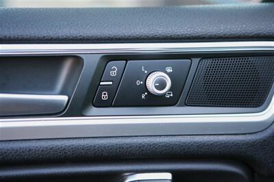 2016 Volkswagen Touareg TDI Lux AWD   - Photo 12 - Strasburg, PA 17579