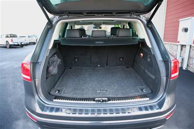 2016 Volkswagen Touareg TDI Lux AWD   - Photo 17 - Strasburg, PA 17579