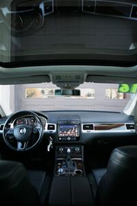 2016 Volkswagen Touareg TDI Lux AWD   - Photo 22 - Strasburg, PA 17579