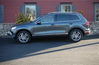 2016 Volkswagen Touareg TDI Lux AWD   - Photo 4 - Strasburg, PA 17579