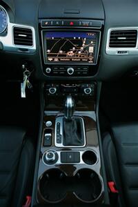 2016 Volkswagen Touareg TDI Lux AWD   - Photo 24 - Strasburg, PA 17579