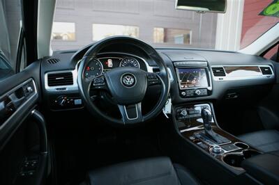 2016 Volkswagen Touareg TDI Lux AWD   - Photo 15 - Strasburg, PA 17579