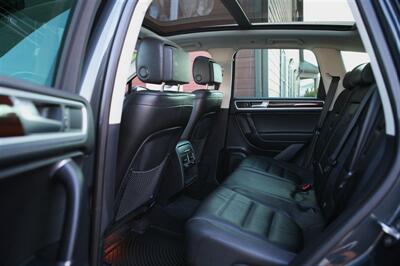 2016 Volkswagen Touareg TDI Lux AWD   - Photo 16 - Strasburg, PA 17579