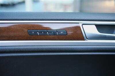 2016 Volkswagen Touareg TDI Lux AWD   - Photo 11 - Strasburg, PA 17579