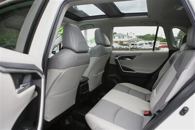2021 Toyota RAV4 Hybrid Limited AWD   - Photo 14 - Strasburg, PA 17579
