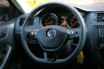 2016 Volkswagen Jetta 1.4T S w/Technology   - Photo 17 - Strasburg, PA 17579