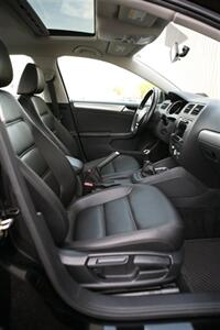 2017 Volkswagen Jetta 1.4T SE 5-Speed Manual - Photo 15 - Strasburg, PA 17579
