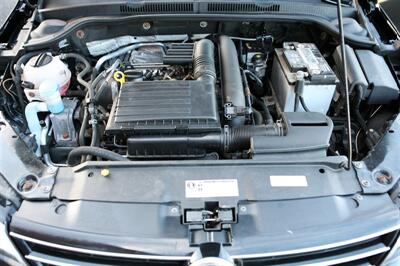 2017 Volkswagen Jetta 1.4T SE 5-Speed Manual - Photo 7 - Strasburg, PA 17579