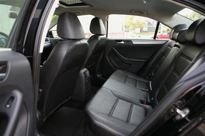 2017 Volkswagen Jetta 1.4T SE 5-Speed Manual - Photo 12 - Strasburg, PA 17579