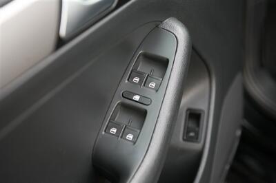 2017 Volkswagen Jetta 1.4T SE 5-Speed Manual - Photo 9 - Strasburg, PA 17579