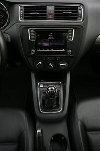 2017 Volkswagen Jetta 1.4T SE 5-Speed Manual - Photo 18 - Strasburg, PA 17579