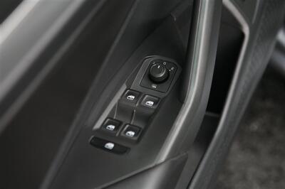 2019 Volkswagen Jetta R-Line   - Photo 8 - Strasburg, PA 17579