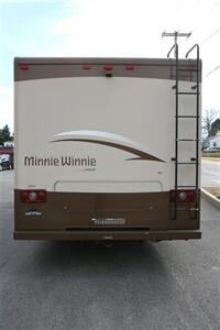 2015 Winnebago Minnie Winnie 27QP   - Photo 4 - Strasburg, PA 17579