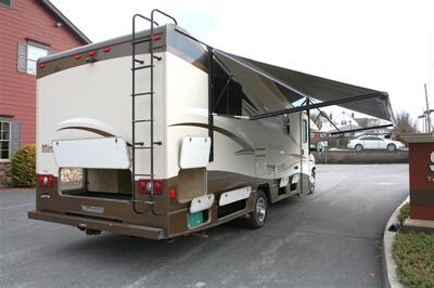 2015 Winnebago Minnie Winnie 27QP   - Photo 8 - Strasburg, PA 17579