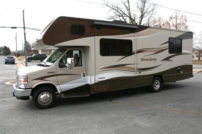 2015 Winnebago Minnie Winnie 27QP   - Photo 3 - Strasburg, PA 17579