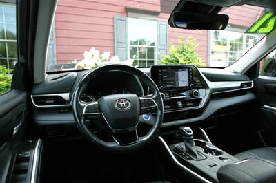 2021 Toyota Highlander Hybrid XLE AWD   - Photo 12 - Strasburg, PA 17579